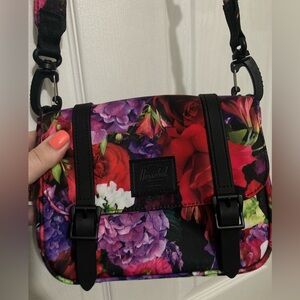 Herschel Retreat floral print cross body purse
